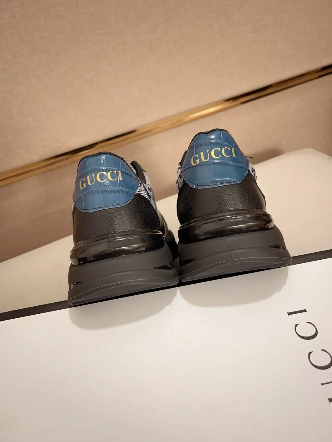 Men's men's shoes💰 462💰🇮🇹🇮🇹GUCCI🔍🔍new models are on sale at the same time at the counter. The uppers🇮🇹 are made of top-grain cowhide imported from Italy. Fully imported genuine leather lining 💪💪, completely 1⃣️ to 1⃣️ replica 🇮🇹💪💪, ⚠ sole: original sole provided by the original factory, exclusive movable molded sole super comfortable, ⚠ original factory follow-up, 🔍🔍 high quality, you can go in and out of the counter at will, welcome to compare⚠. Code number:38-44